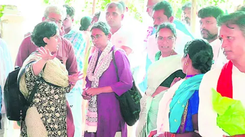 హంగు, ఆర్భాటం లేకుండా..