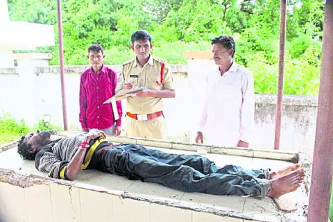 మద్యానికి బానిసై ఒకరి ఆత్మహత్య