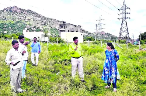 ఆక్రమిత నగరసభ స్థలం స్వాధీనం