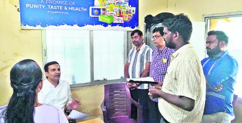 పాల సేకరణకు కృషి చేయాలి 