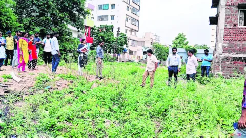 ఆక్రమిత స్థలాల స్వాధీనం

