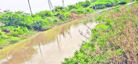 గుంటూరు చానల్‌కు మరమ్మతులు 