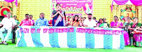 అంగన్‌వాడీలు పోరాటాలకు సిద్ధం కావాలి