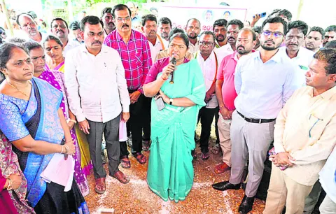 యూరియా కేటాయించకుండా బద్నాం చేసే కుట్ర