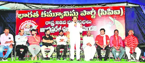 రాజ్యాంగానికి తూట్లు పొడుస్తున్న మనువాదులు