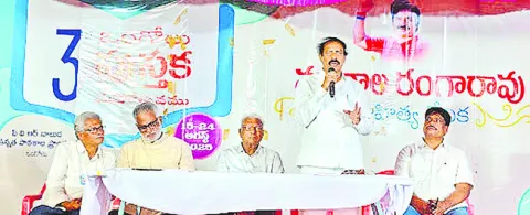 పుస్తకావిష్కరణలో రచయితల సందడి 