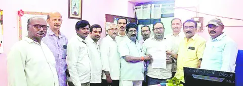 అసెస్మెంట్‌ బుక్‌ విధానాన్ని ఉపసంహరించుకోవాలి 
