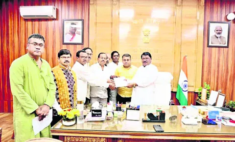 గిరిజనుల ప్రయోజనాలు రక్షించాలి