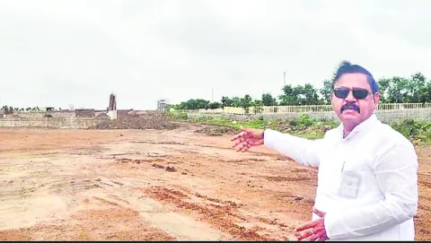 నాలుగు లేన్ల రోడ్లకు ప్రత్యేక కృషి 