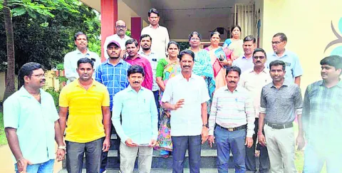 ఉపాధ్యాయుల సమస్యల పరిష్కారానికి డిమాండ్‌ 
