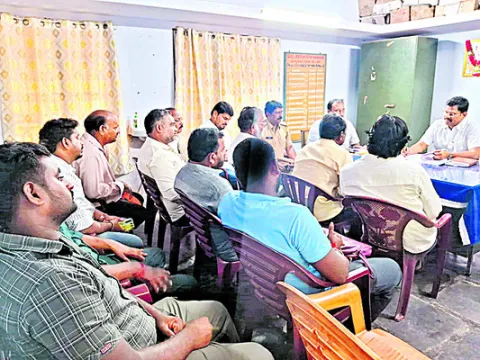 బార్‌ అండ్‌ రెస్టారెంట్ల అనుమతులకు దరఖాస్తు చేసుకోవాలి 