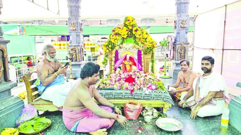 వాడపల్లిలో సామూహిక వరలక్ష్మీ వ్రతాలు 