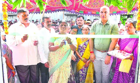 మహిళలు ఆర్థిక స్వావలంబన సాధించాలి