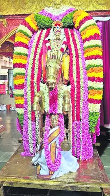 అశ్వవాహనంపై ఊరేగిన వెంకయ్యస్వామి 