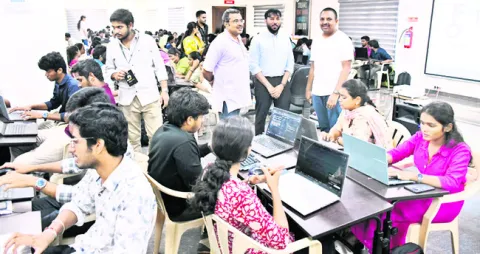 సాంకేతికతతో సాధికారత 