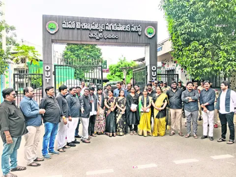 స్టీల్‌ప్లాంట్‌ ప్రైవేటీకరణ ఒప్పుకోం