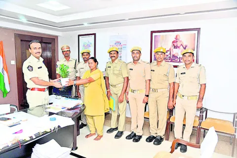 పోలీస్‌ శాఖ ఔన్నత్యాన్ని ఉన్నతస్థాయికి తీసుకెళ్లాలి