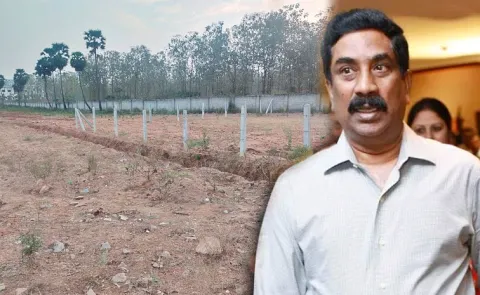 ysrcp Leaders Questioned By land For Andhra Jyothi In Visaka4