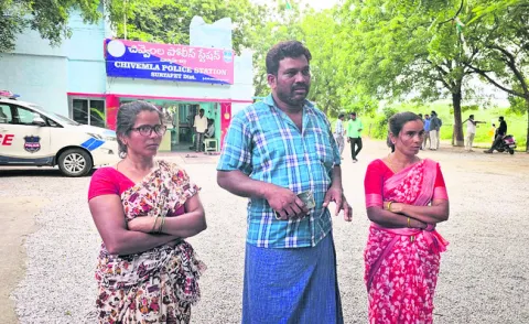 పట్టపగలే ముగ్గురిపై హత్యాయత్నం