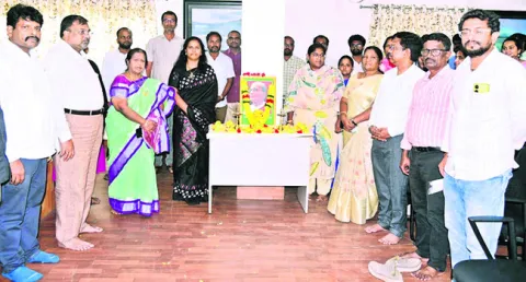 టంగుటూరి స్ఫూర్తితో దేశ సేవ చేయాలి 