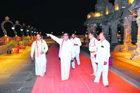 లైటింగ్‌ మెరుగుపర్చాలి