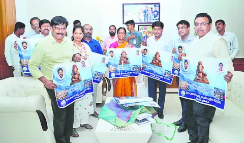 మట్టి విగ్రహాలనే పూజిద్దాం