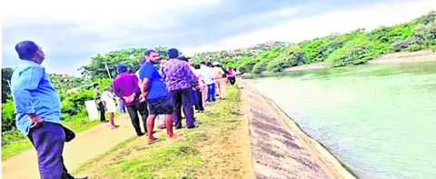 ఎడమ కాలువలో పడి వ్యక్తి గల్లంతు 