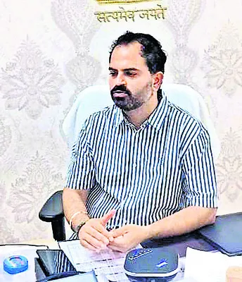 విద్యార్థులను ఇబ్బందులకు గురిచేస్తే చర్యలు