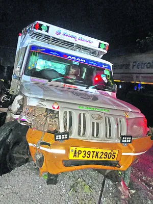 రోడ్డు ప్రమాదంలో ఒకరు దుర్మరణం 