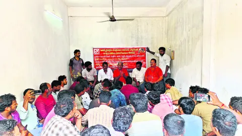 ఆటో, క్యాబ్‌ డ్రైవర్లను ఆదుకోవాలి 