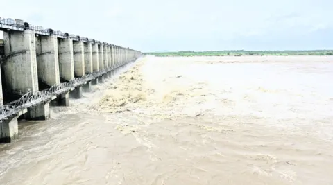 జూరాలకు వరద జోరు 