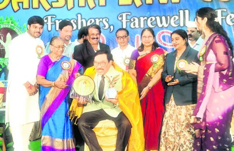 న్యాయ విద్యతో సమాజ సేవ