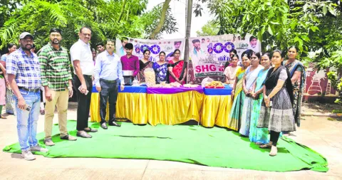 మహిళలు స్వయం శక్తితో ఎదగాలి 