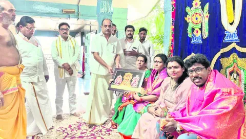 శ్రీవారి సేవలోహైకోర్టు న్యాయమూర్తి 
