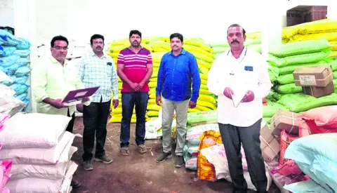 ఎరువుల షాపులపై దాడులు 
