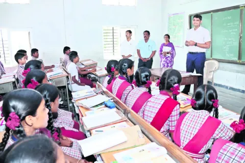 క్రమశిక్షణతో ముందుకెళ్లాలి