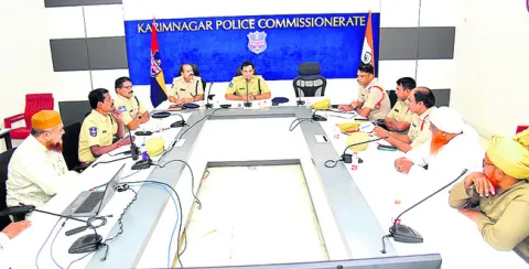 పండుగలు శాంతియుతంగా జరుపుకోవాలి