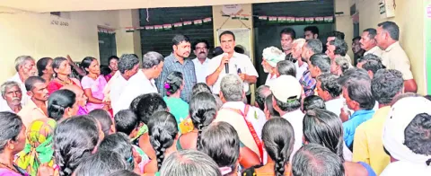 యూరియా వినియోగం తగ్గించాలి