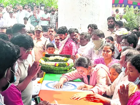 అధికార లాంఛనాలతో జవాన్‌ అంత్యక్రియలు