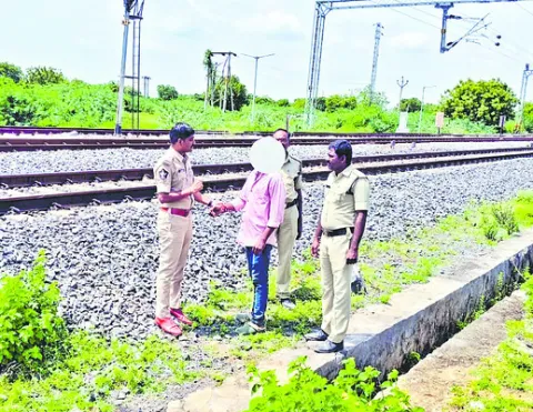 రక్షి
