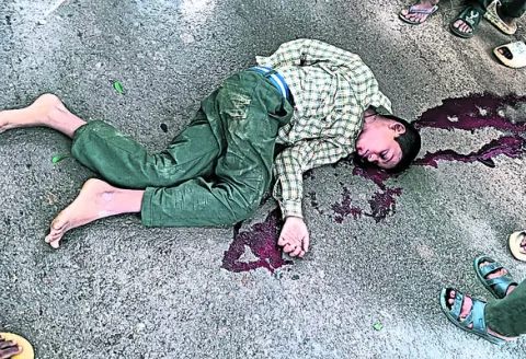 ట్రాక్టర్‌ ఢీకొని విద్యార్థికి తీవ్రగాయాలు 