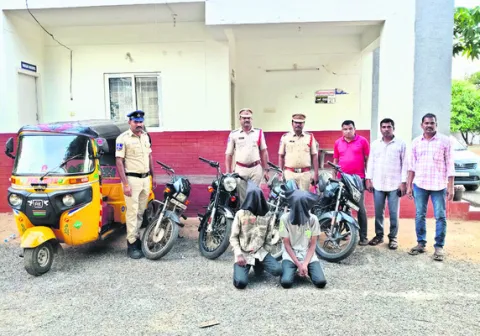ఇద్దరు దొంగల అరెస్టు 
