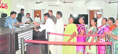 ప్రత్యేక పీజీఆర్‌ఎస్‌లో  15 అర్జీలు స్వీకరణ