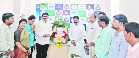 ప్రకాశం పంతులు జీవితం ఆదర్శనీయం