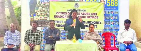 చట్టాలపై అవగాహన పెంచుకోవాలి