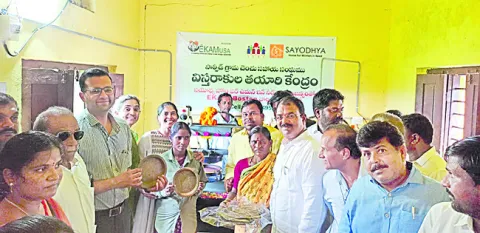 విస్తరాకుల తయారీతో ఉపాధి 