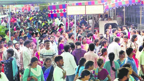 వైకుంఠవాసా.. శ్రీవేంకటేశా..