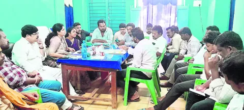 uuయూరియా పంపిణీలో పక్షపాతమా.. 