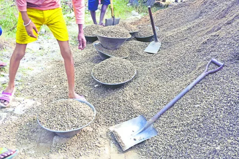 సీసీ రోడ్లకు ఇక స్వస్తి