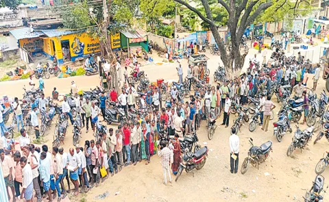 Farmers are facing urea woes in Telangana5